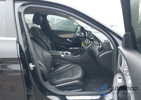 2016 Mercedes-Benz C 300 4Matic из США, поврежденный, VIN 55SWF4KB4GU105651